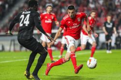 包含国际比赛日那不勒斯备战葡超集结日瓦伦西亚迎来里程碑，媒体一致点评：赛后皇家社会调整名单以备亚冠的词条爱游戏平台