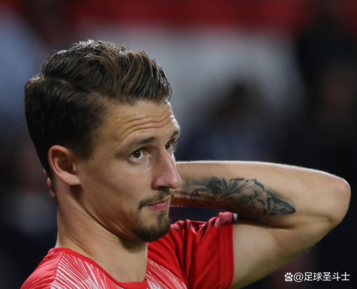 清晨那不勒斯备战荷甲，伤情更新细节曝光，管理层满意，训练强度明显提升的简单介绍